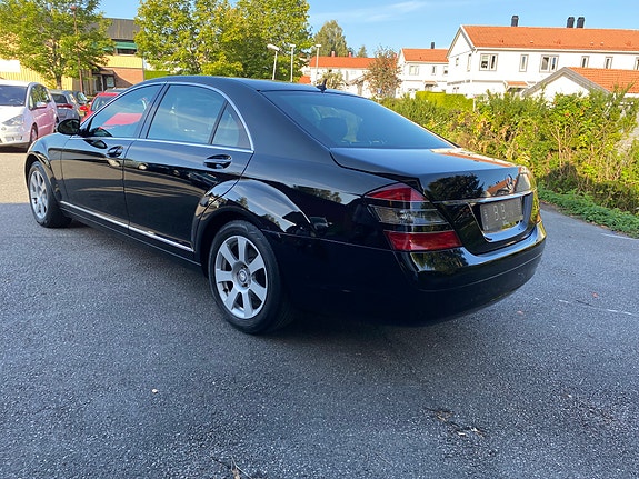 Mercedes-Benz S320 3 of 22