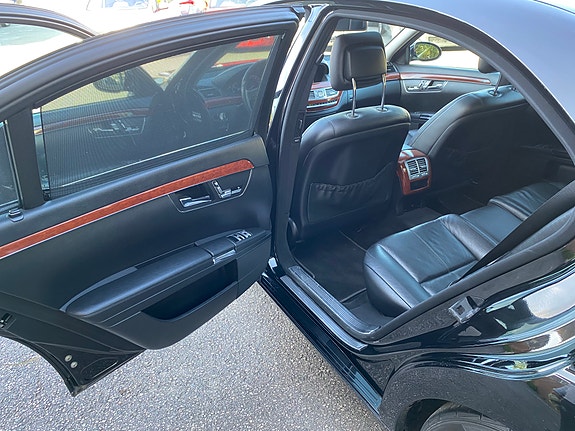 Mercedes-Benz S320 21 of 22