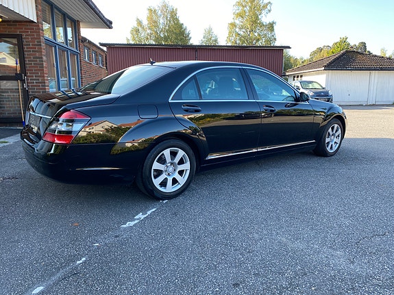 Mercedes-Benz S320 7 of 22