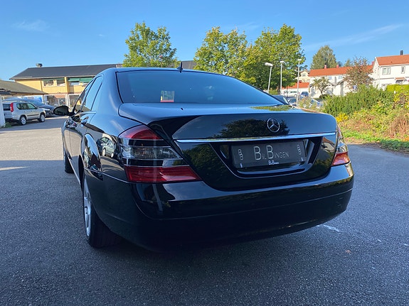 Mercedes-Benz S320 4 of 22