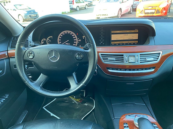Mercedes-Benz S320 13 of 22