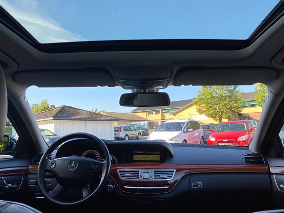 Mercedes-Benz S320 18 of 22
