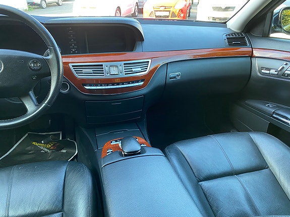 Mercedes-Benz S320 12 of 22