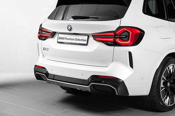 BMW iX3 6 of 29