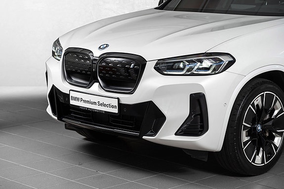 BMW iX3 9 of 29