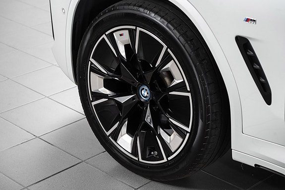 BMW iX3 8 of 29