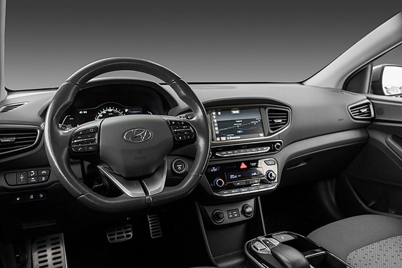 Hyundai IONIQ 22 of 25