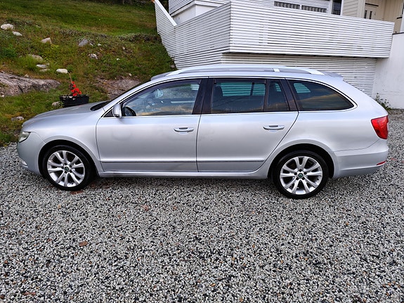 Skoda Superb 2 of 18