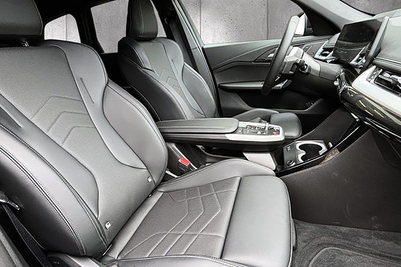 BMW iX1 18 of 30