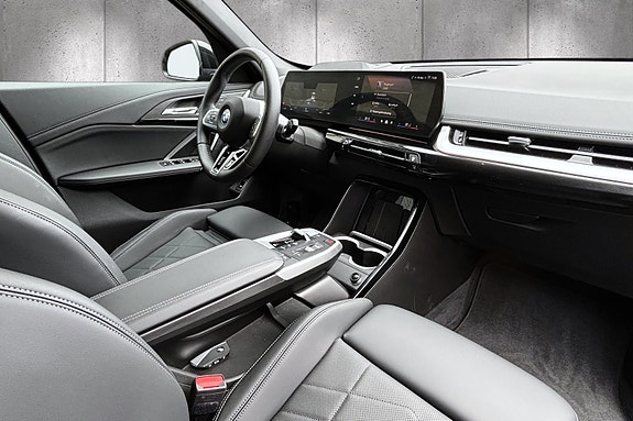 BMW iX1 17 of 30