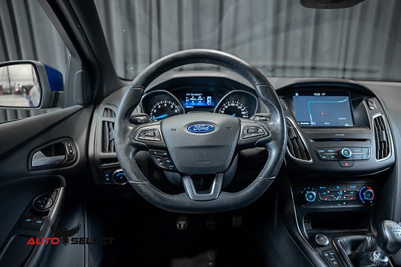 Ford Focus 25 of 30
