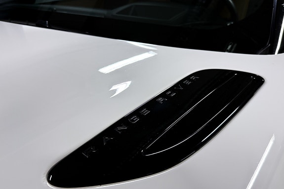 Land Rover Range Rover Velar 18 of 30