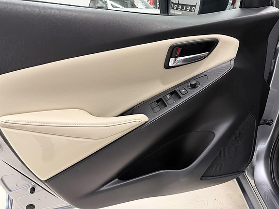 Mazda 2 11 of 26