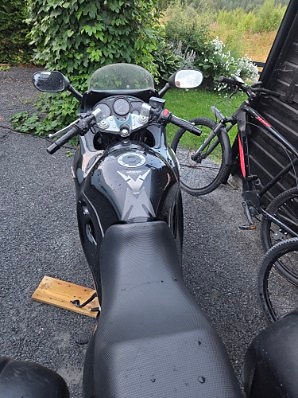 Suzuki GSX 750 F 2 of 6