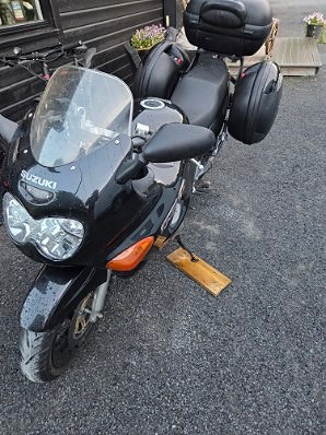Suzuki GSX 750 F 4 of 6