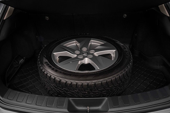 Lexus UX300e 28 of 29
