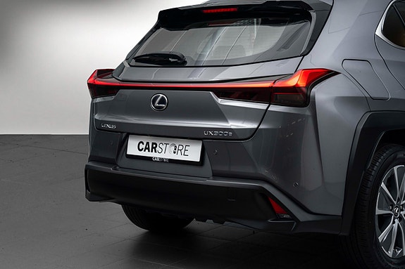 Lexus UX300e 8 of 29