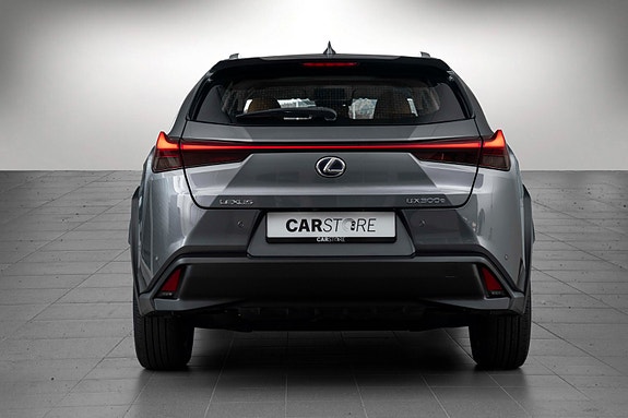Lexus UX300e 5 of 29