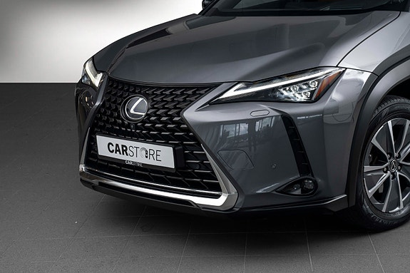 Lexus UX300e 2 of 29