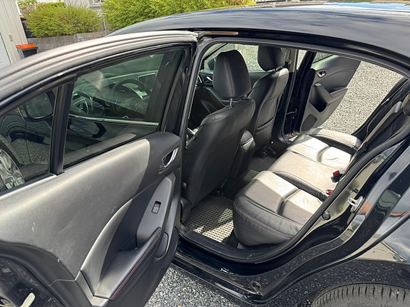Mazda 3 8 of 16
