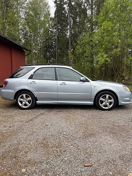 Subaru Impreza 3 of 17