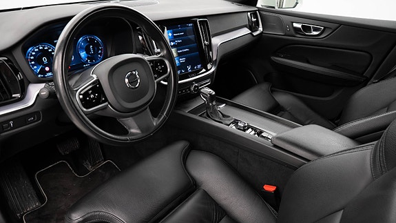 Volvo V60 Cross Country 7 of 30