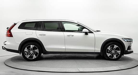 Volvo V60 Cross Country 4 of 30