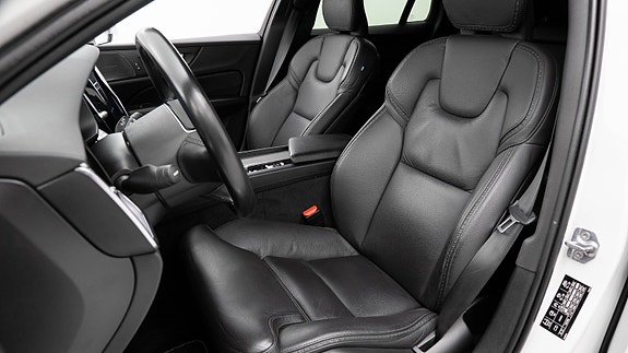 Volvo V60 Cross Country 9 of 30