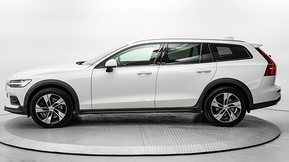 Volvo V60 Cross Country 6 of 30