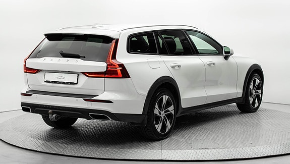 Volvo V60 Cross Country 5 of 30