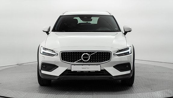 Volvo V60 Cross Country 3 of 30