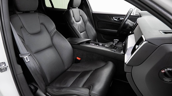 Volvo V60 Cross Country 11 of 30