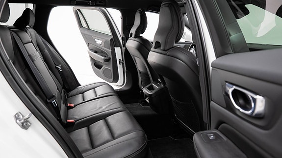 Volvo V60 Cross Country 25 of 30