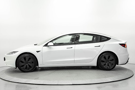 Tesla Model 3 6 of 30