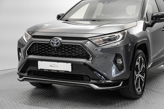 Toyota RAV4 2 of 30