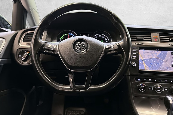 Volkswagen e-Golf VII 14 of 20