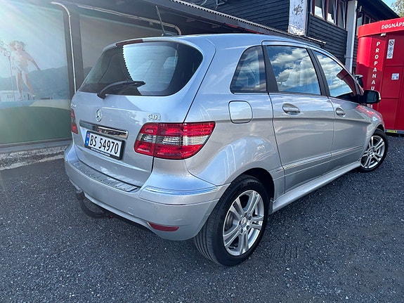 Mercedes-Benz B200 d 9 of 26