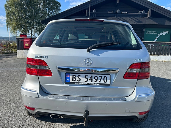 Mercedes-Benz B200 d 10 of 26