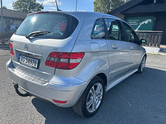 Mercedes-Benz B200 d 6 of 26