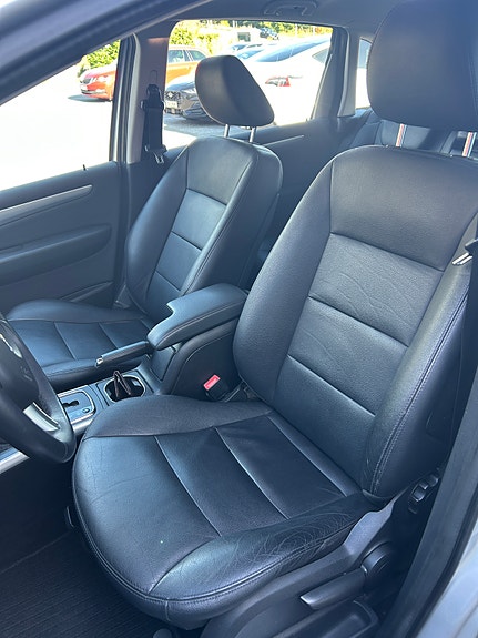Mercedes-Benz B200 d 14 of 26