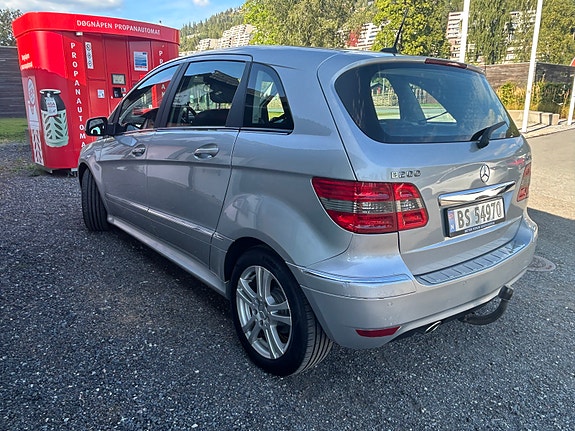 Mercedes-Benz B200 d 8 of 26