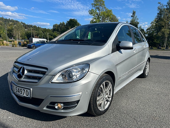 Mercedes-Benz B200 d 3 of 26