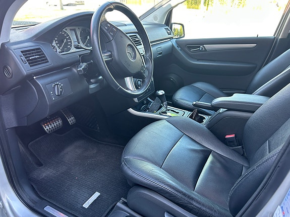 Mercedes-Benz B200 d 11 of 26