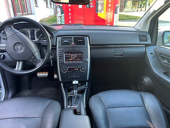 Mercedes-Benz B200 d 12 of 26