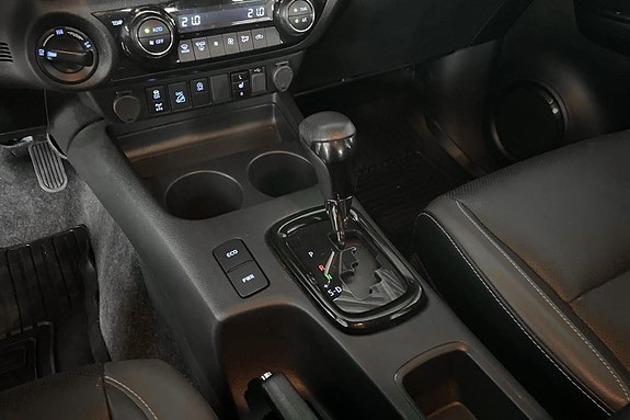 Toyota HiLux 20 of 23