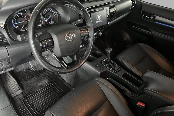 Toyota HiLux 14 of 23