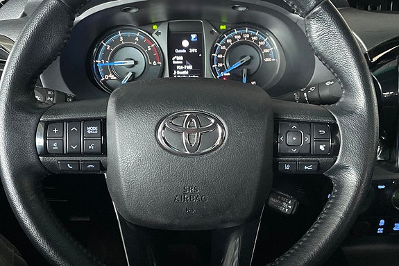 Toyota HiLux 13 of 23