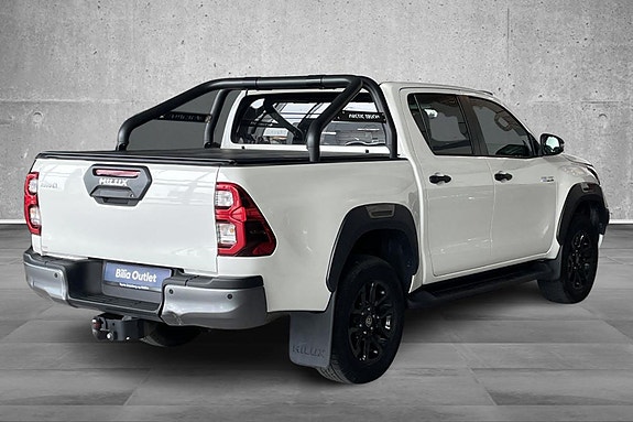Toyota HiLux 7 of 23