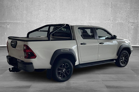 Toyota HiLux 8 of 23