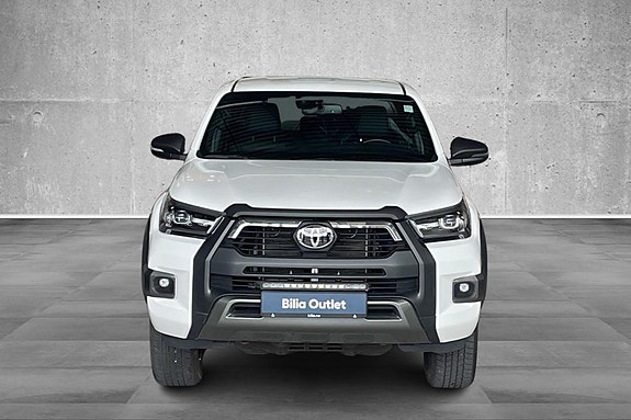 Toyota HiLux 11 of 23